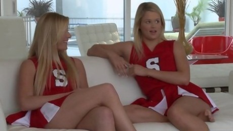 Blonde cheerleaders Heather Starlet & Kendra Banx love eating pussy