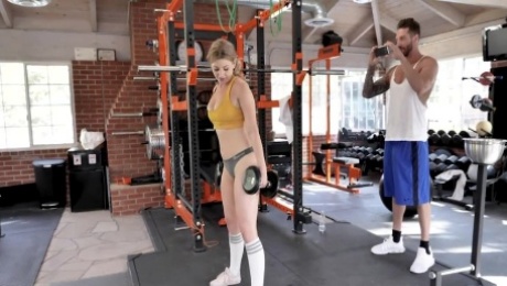 Pretty sporty babe with nice big ass loves fucking doggy in the gym