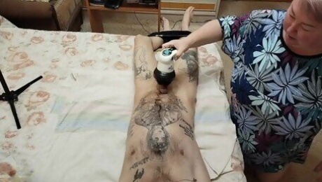 mother-in-law did a massage and then jerked my dick to orgasm