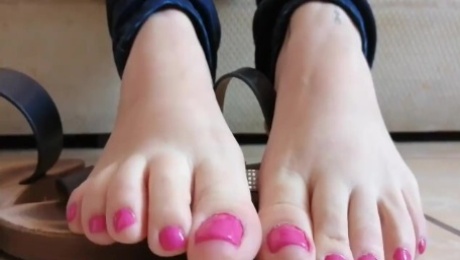 New pedicure on my tasty feet (sexy pink toes)