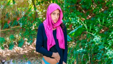 Beauty in a pink hijab Nikki Knightly is losing anal virginity