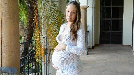 8 months pregnant 01